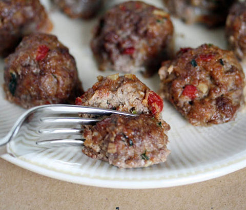 Boulettes de viande à la Thaï, crudités. boisson +dessert offerts