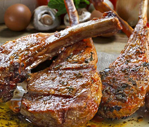 Steak de côte d'agneau, légumes. +dessert offert