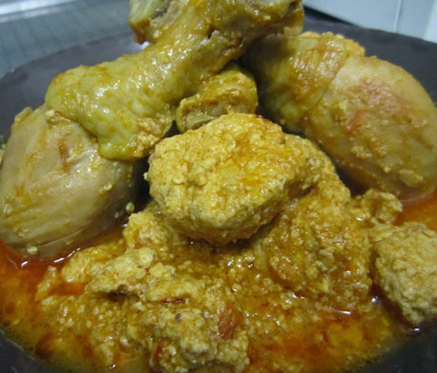 Sauce pistache au poulet fumé. boisson + dessert offerts